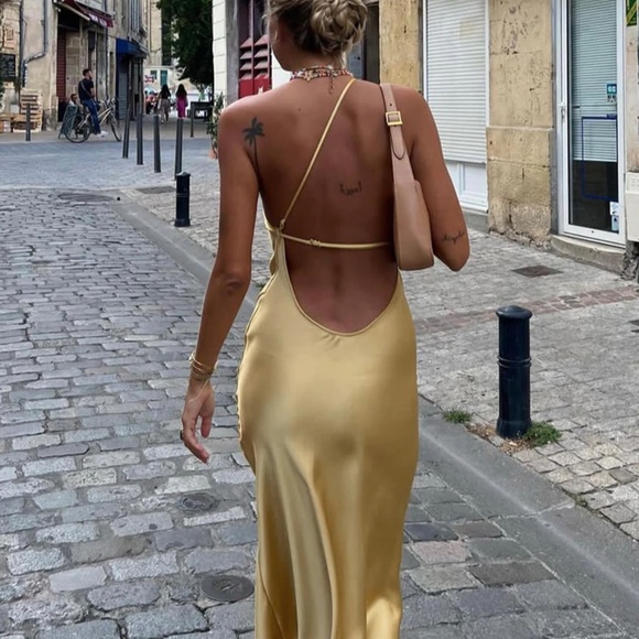 NWT COMMENSE Moonlight Open Back Satin Slit Maxi Dress Yellow - Size XS - Picture 1 of 6